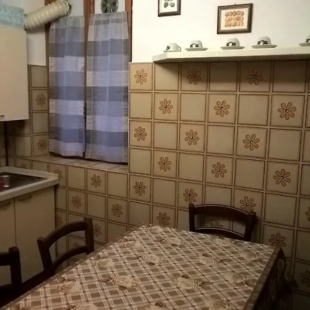 Vicino Al Mare Per 4 Persone A Vakantiehuis Viareggio